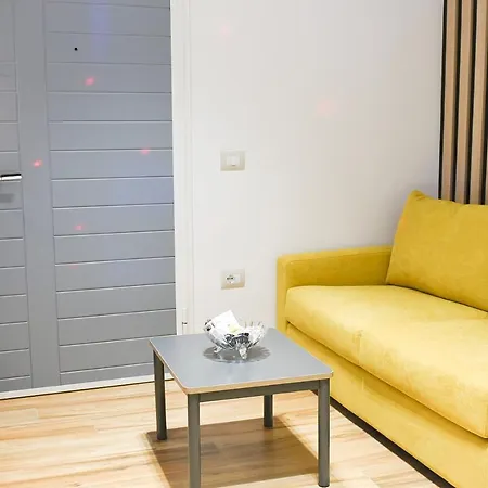Apartment Center 2 *